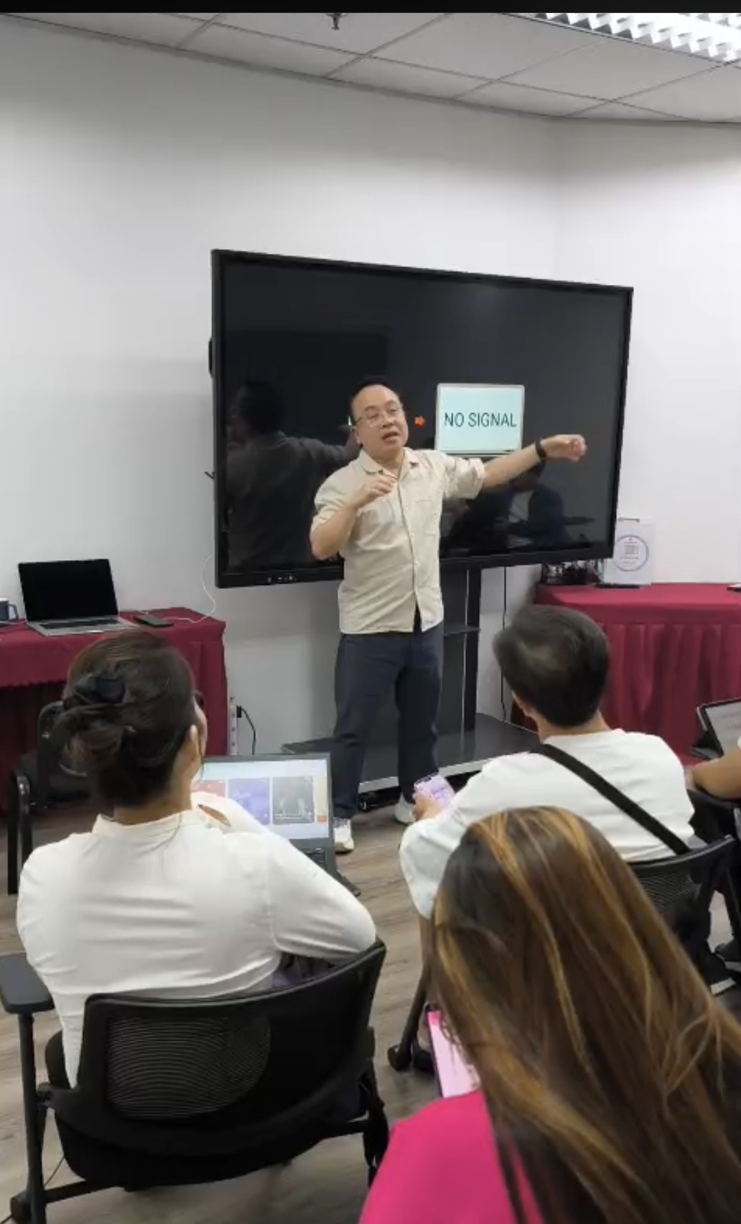 Lucas delivering an AI content workshop in Singapore